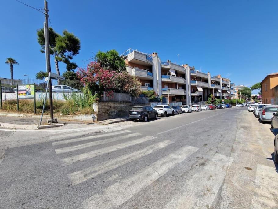 Terrazza A Nettuno E Chiesa Giubilare Santa Maria Goretti 外观 照片