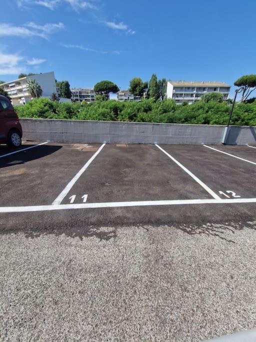 Terrazza A Nettuno E Chiesa Giubilare Santa Maria Goretti 外观 照片
