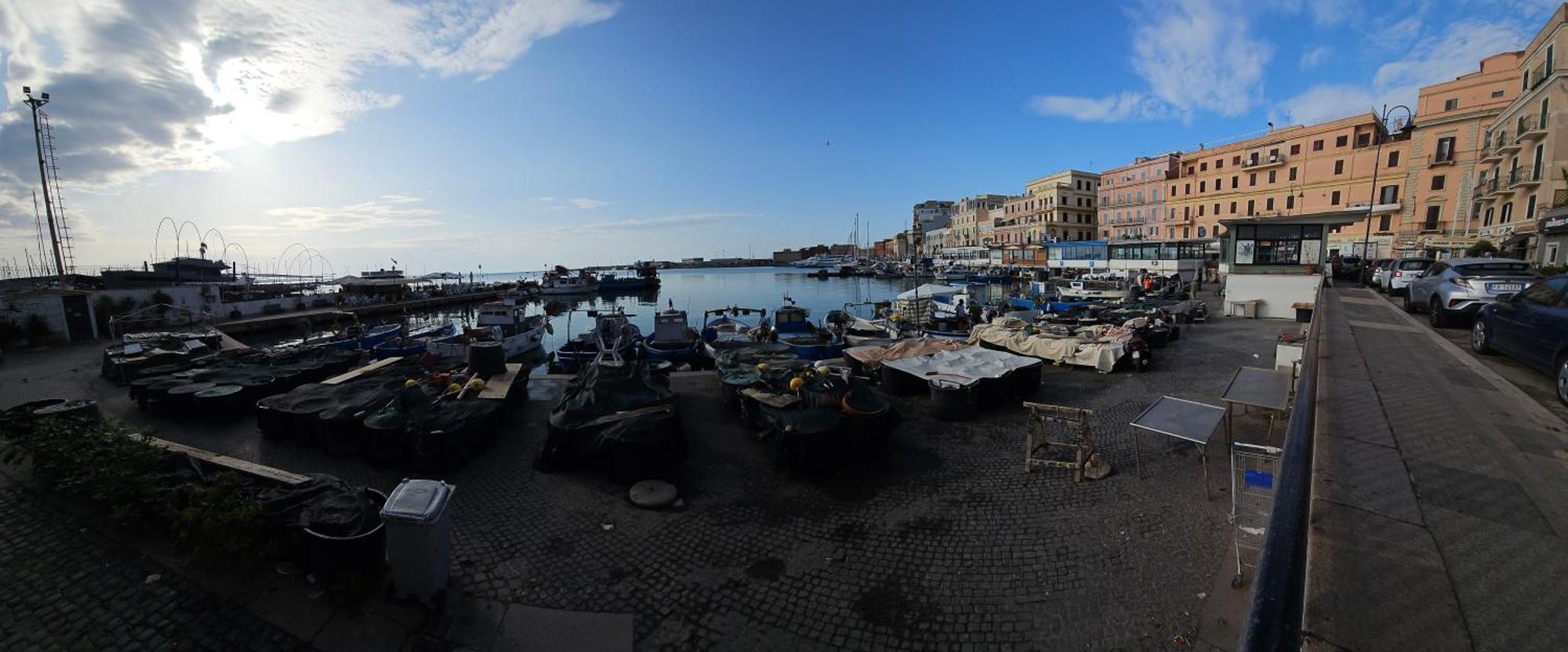 Terrazza A Nettuno E Chiesa Giubilare Santa Maria Goretti 外观 照片