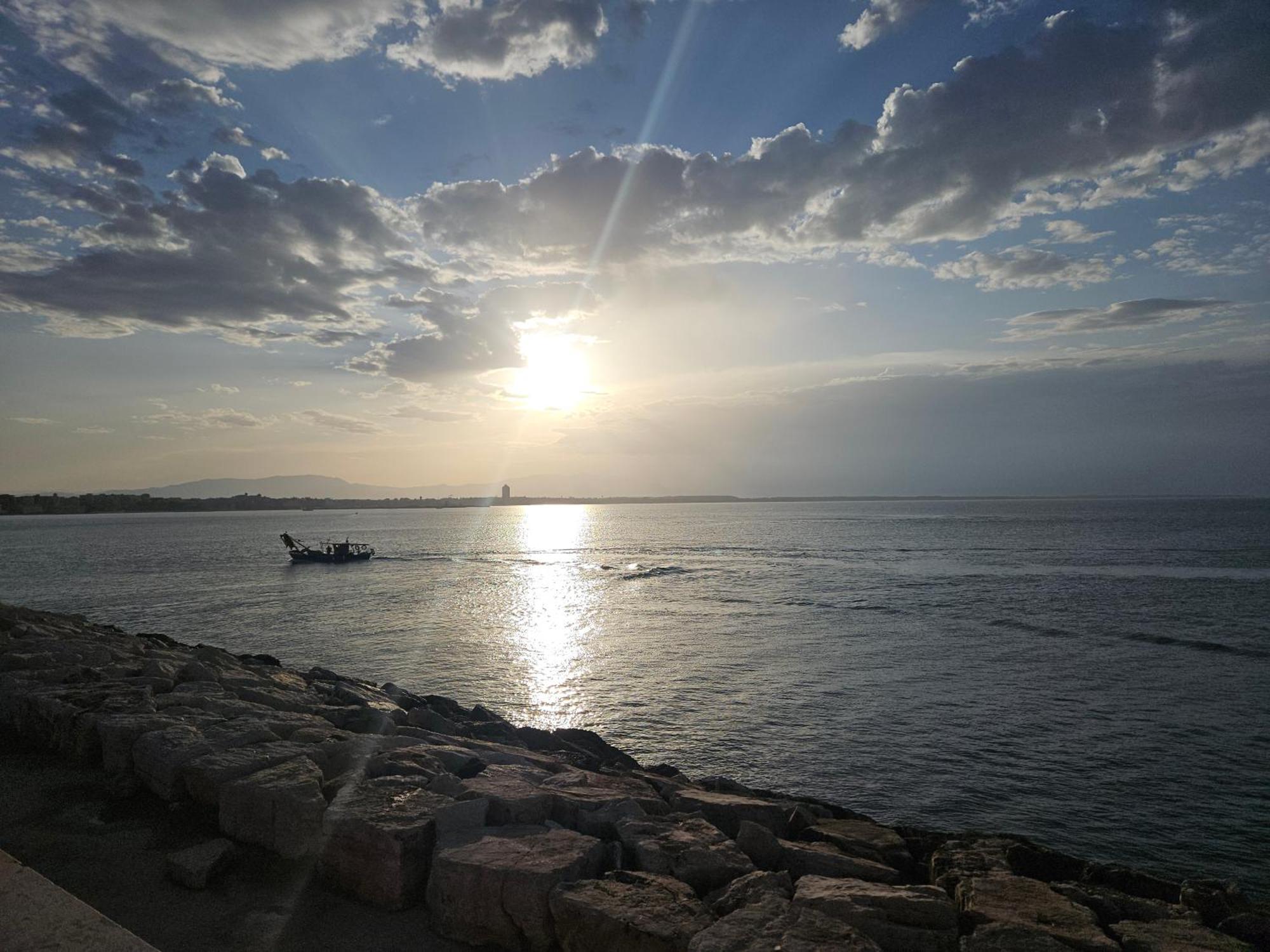 Terrazza A Nettuno E Chiesa Giubilare Santa Maria Goretti 外观 照片